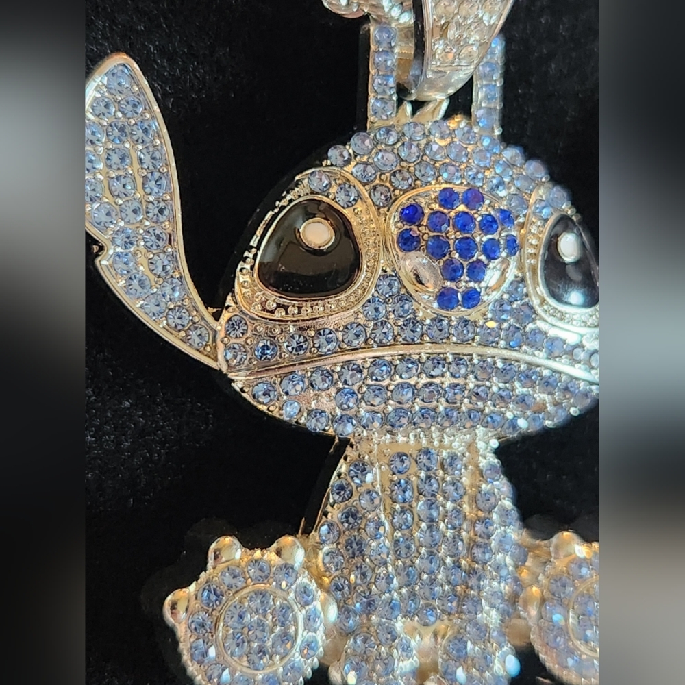 LILO & STICH Silver Tone Necklace.. - Picture 5 of 11